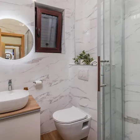 Apartment Gorgeous In With Wifi Jadranovo